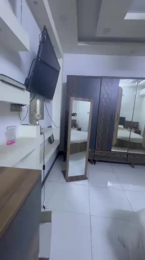 غرفة نوم تركي تتكون من ٨ قطع  مستعملة نظيفة جدا 
-سرير نفرين 
-ملحق السرير الجانبي عدد٢ 
ملحق جرار كبير متكون من ٤ مجرات كبيره 
-ميز تواليت (مرايا+خانة تخزين رفوف+٣ مجرات كبيره )
-كنتور ٦ أبواب 
مع مجر تحت كل ٢ باب (٣ مجرات) 
-ملحق ٢باب مع جرار بالاسفل 
-مرايا طويله خلفها وحدة تعليق ملابس
راديها ب ٦٥٠ الف 
مع البلازما حجم ٤٣  بسعر ١٥٠ الف 
الموقع بغداد للتواصل ***********
