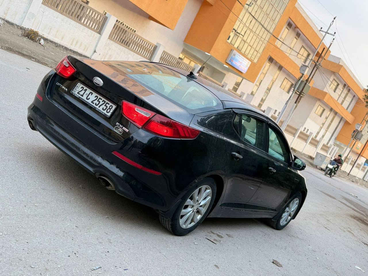 السلام عليكم 

سياره كيا اوبتيما موديل 2015 وارد امريكي gdi ضرر مثل ما موضح بالسونار 
السياره فول مواصفات 
تحكم استيرن 
كشنات تدفئه + تبريد 
بصمه + بانوراما 
سياره كامله من كل النواحي 
مبدله  طابوكه كامله  سياره خير من الله 
محرك + كير + تبريد 
 
سعر السياره :120$ وبيها مجال 
مكان السياره الدوره شارع ٦٠ 
رقم التلفون ***********
