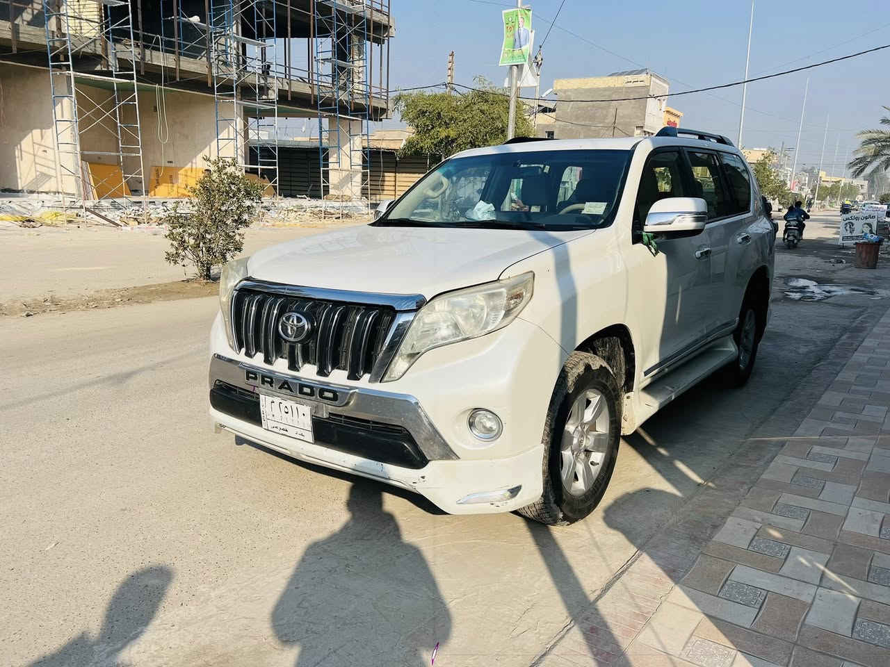 السلام عليكم وجمعه مباركه للجميع 
للبيع برادو 2014  فول مواصفات كويتي دبل تانكي معروفه مواصفاتها وسونارها  ويا الصور سياره مكفوله عدا شويه صبغ بربع الدعاميه الخلفيه رقم بغداد مشروع وطني سنويتها باسمنا عنوان السياره بابل محاويل حي الجمهوري 
اخوان سعرها 295$وبيها مجال ان شاءالله 
***********
***********
