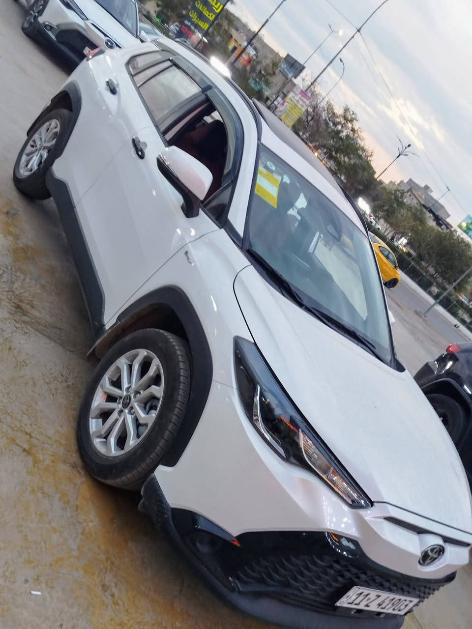 السلام عليكم عندي تويوتا فرونت لاندر بلاك ادشن 2024 رقم بغداد محرك 2000 هايبرد فوول مواصفات :
سلايد فوول تحكم ستيرن شاشة ابل كار بلي اشاير بالمري تشغيل بصمة دخول ذكي ابواب بصمة كشنات جلد كشن كهرباء تبريد قطعتين هندبريك اوتو نظام توقف ذاتي تحديد مسار حساس امامي كاميرا خلفية صندوق بصمة  وكهرباء بردة خلفية السعر 24 مليون للاستفسار ***********
