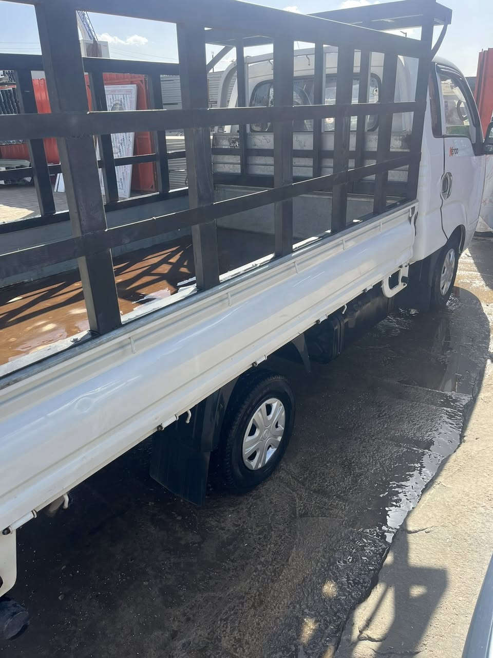 السلام عليكم سيارة جديدة 2009مكفولة من كلشي سيارة نظيفة ومناقصهة اي شي تريد وكالة تريد تحويل سنويتهة ساقطة سعرهة 100 مكاني بغداد ***********
