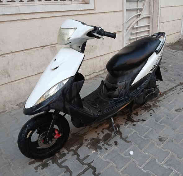 السلام عليكم للبيع ماكس عدله دراجه بلاديه مكينه ناعمه خرسه شلعه ومعدل نكره سلف كهربائيات كلها شغاله تايرات جدد طستها كلش حلوه دراجه كامله ونضيفه  السعر ٥٢٥ العنوان حي القاهره الرقم ***********
