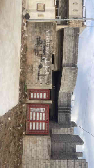 هًيكل للبيع مقابل دوميز جمعية أم الربعين بعد جمعية حمو رابي كرت بلديه مساحة الهيكل 180متر البيت مكون من غرفتين وهول داخلي واستقبال معا صحيات السعر (90)مليون وقابل للتفاوض للتواصل على الرقم (***********)
