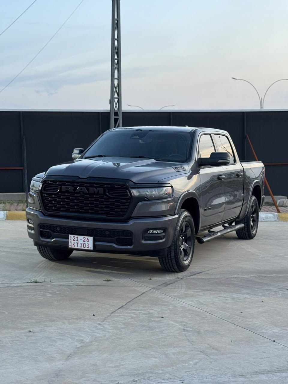 رام 2025 
محرك V6     3.6 ايتورك
ماشية 3 الف فقط 
مواصفات بك هورن 
بودي قصير باب طويل المرغرب
فور ويل   4X4
رادار امامي و جانبي
حساس امامي و خلفي
كشنات تتفيه و كهرباء
  مرايه شفط
بصمة تشغيل عن بعد
صور حادث بلمنشور 
جامرلغ و نص باب صبغ
بدون دواخل 
ارباك راجع سستم بلادي 
بدون رقم تترقم شمالي  
السعر// 295
مكان السياره كركوك
***********
