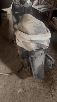 للبيع بغداد الدورة سعر مناسب جدا 
*********** 
دراجات وحدة متصعد بانزين والثانية تشتغل وتكطع 
نظاف وحلوات 
سعر ٤٥٠ ثنينهن وبيهن مجال
