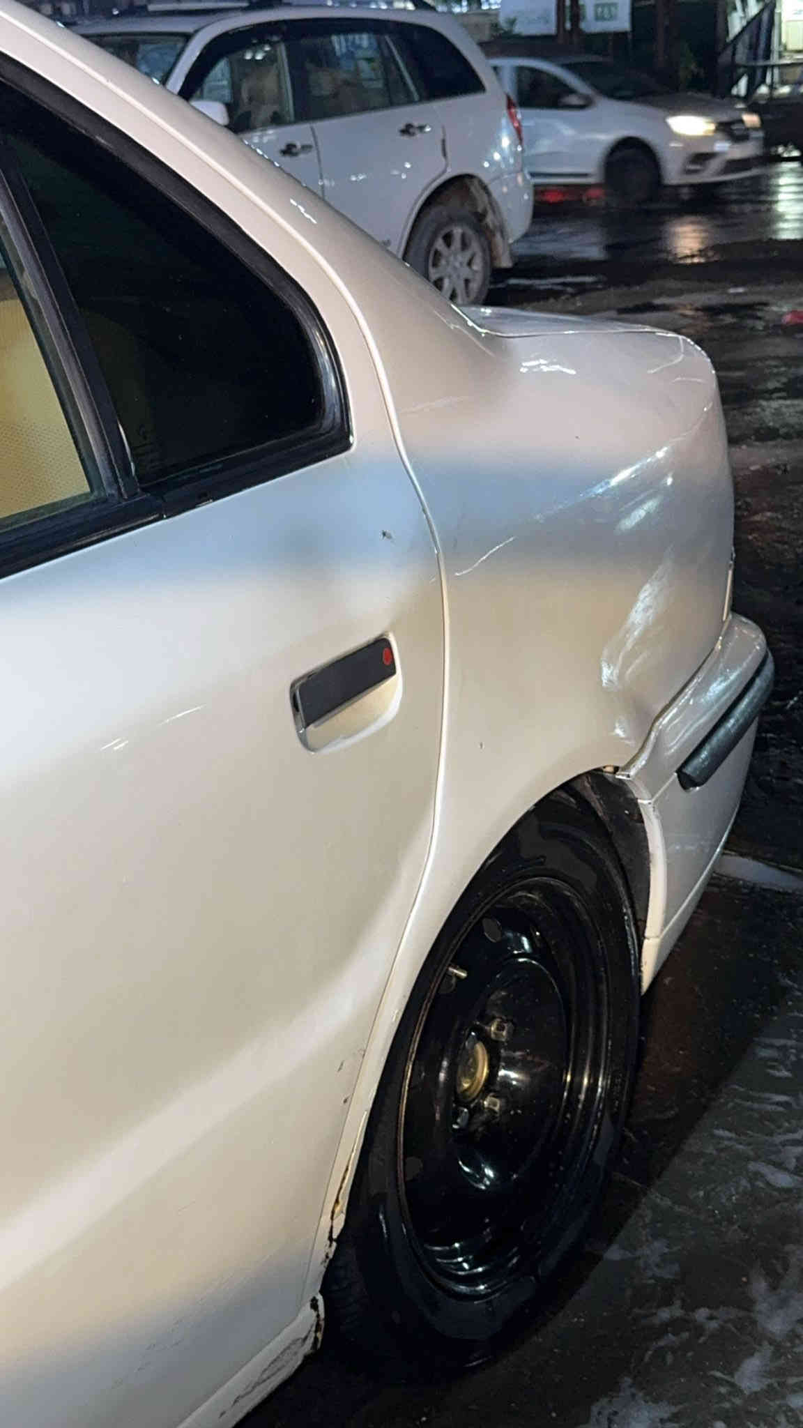 السلام عليكم
سمند 2012 كرستال محدثه 2017
مكينه جديده على سحك بعدهه
بيهه بارد جاملغ خلفي اربع اصابع
منضومه غاز كامله 
تبريد ثلج حماوه ربع 
سلف جديد البارحه شديته
بيهه كسر بدعاميه الاميه وشباج 
صدر خلفي شوي تعبان 
عليهه غرامه 400الف تنزل من سعر 
سعر43 قفل 
رقم تلفون ***********
