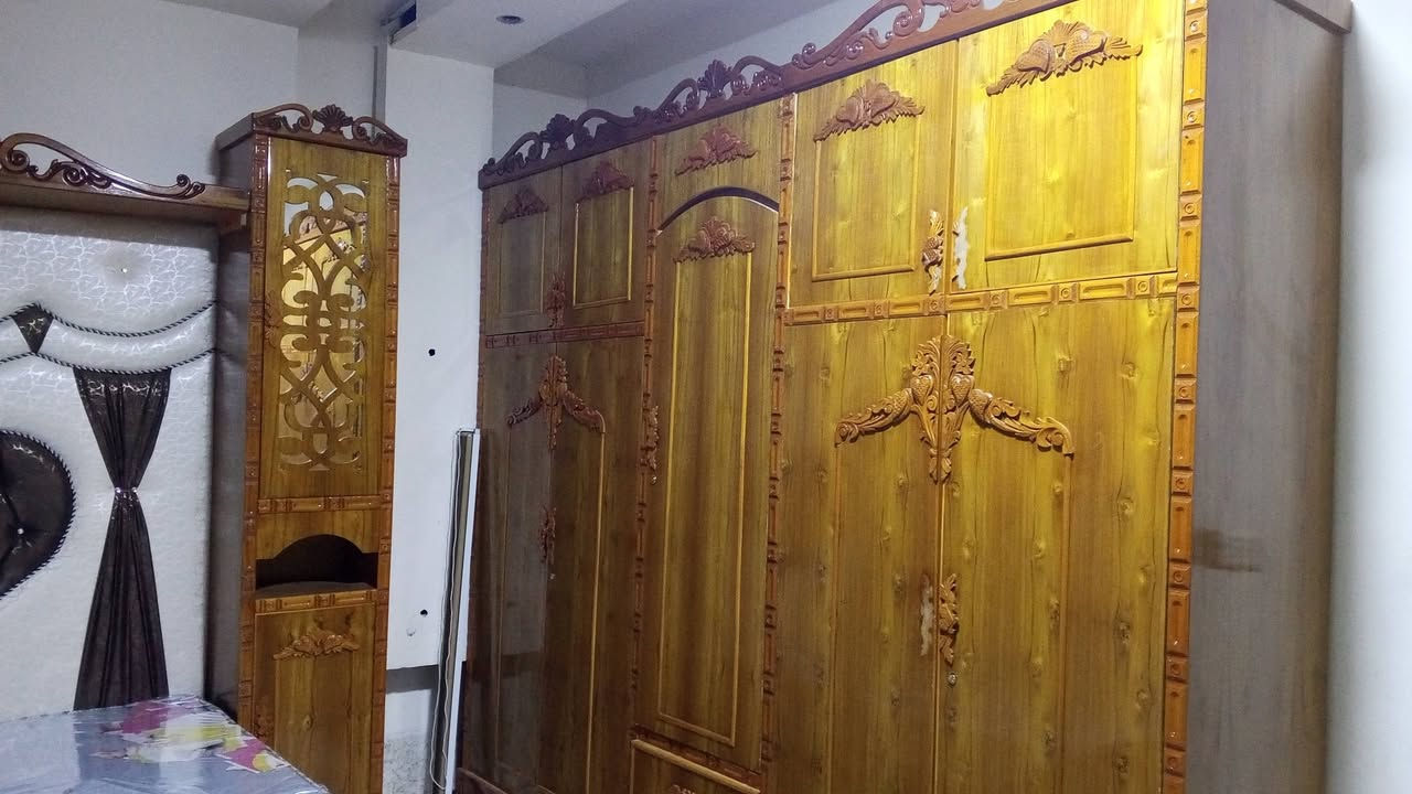 السلام عليكم 
غرفة نوم جديدة نظيفة 
سعر مليون ونص وبيها مجال قليل
استفسار للاتصال ***********
