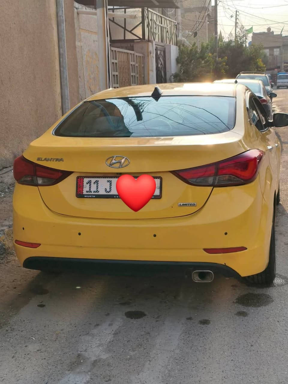 سلام عليكم الانترى موديل 14 فول مواصفات ما عدى بصمه أو سلايت روف تحكم ستيرن جهتين كشن كهربائي كامره مسجل شاشه صغيره حساسات خلفيه  ضربتهه دعاميه أو لبنيد فقط لا لغد ولا شواصي كما موضح في الصور الحادث أو مصلح نفسهن سياره ليبل واحد تخم تاير سياره جاهزا كبل للشارع رقم تليفوني   السعر 110 أو بيها مجال***********
