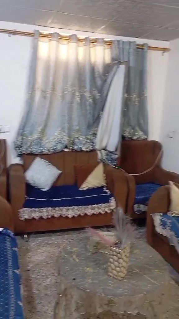 غراض للبيع كامله كاونتر وطباخ وغساله  وسبلت طن بارد ثلج ثلج ومبرده  وتزفزيون حجم ٤٢ وتخم وطبلات وجزامه وميز مال تفزيون  وثلاجه  وقنينه وفرن  وغرفه نوم  كل هذن اريدهن ب مليون ونص اني بس لغرفه ماخذته ب٧٠٠  ومع دوشك جربايه اصلي  بس مستعجله بعتهم ب مليون ونص اثاث بيت كامل عنواني  بغداد شارع نضال بي بس وتس هاذ ل رقم ***********
