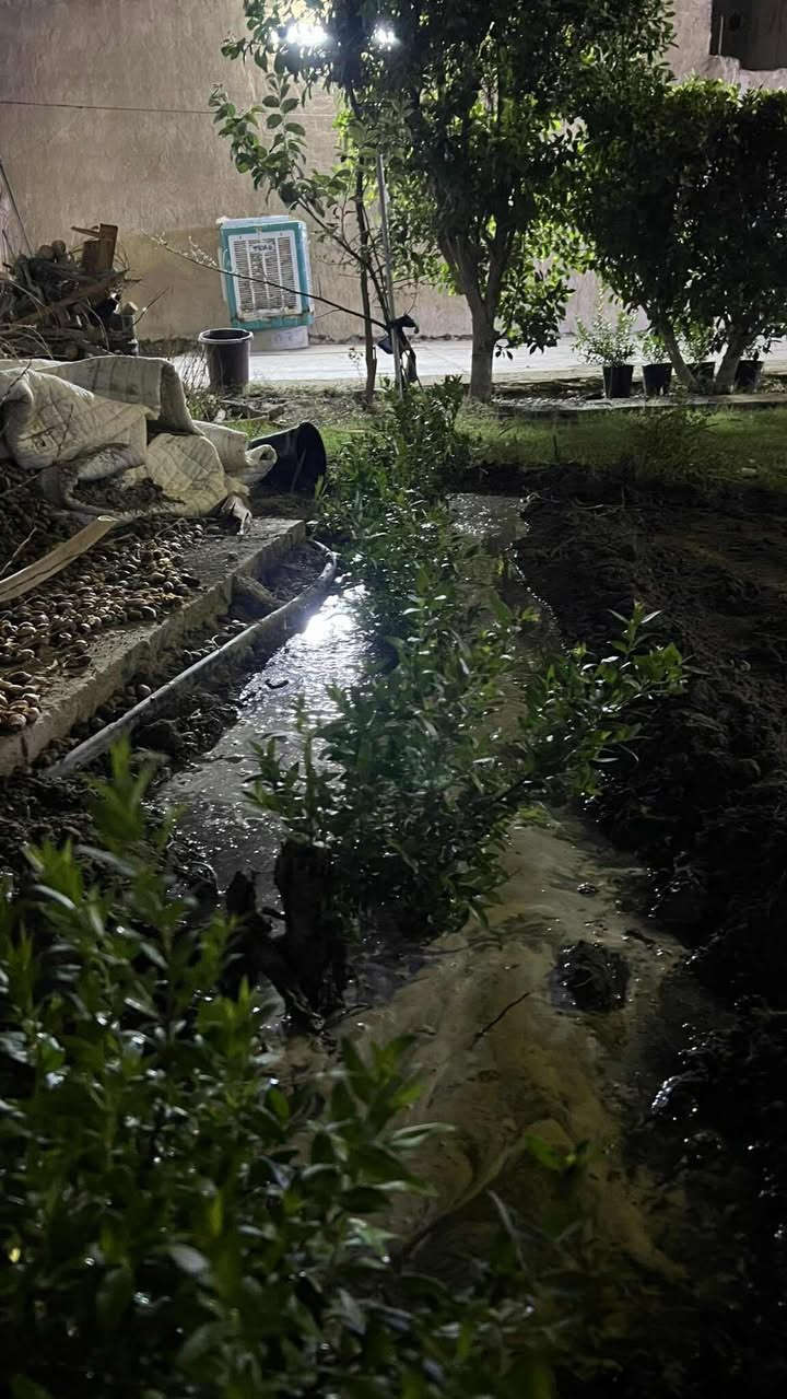 بيت في الجزائر في جهة المستشفى  

واجة 13،5 الظهر 19 تقريبا 

الشارع 20 متر 

المساحة  500 متر 

صنف العقار زراعي  

البيت منجز وفق اجازة بناء استلمتها من الشخص اي باعني البيت في عام 2002 ومثبت بها كتب ( الزراعة ، والتخطيط ، والبلديات ، والبلدية ، والنفط ( شركة الخطوط ، والغاز ، والاتصالات ) 

محول باسمي 
يبعد عن شارع الجزائر 100 متر فقط. 

يبعد عن مشروع أبراج بابل 150 متر 

للاستفسار مراسلتي عبر الخاص 
او مراسلتي عبر الواتس اب او الاتصال على الرقم ***********
