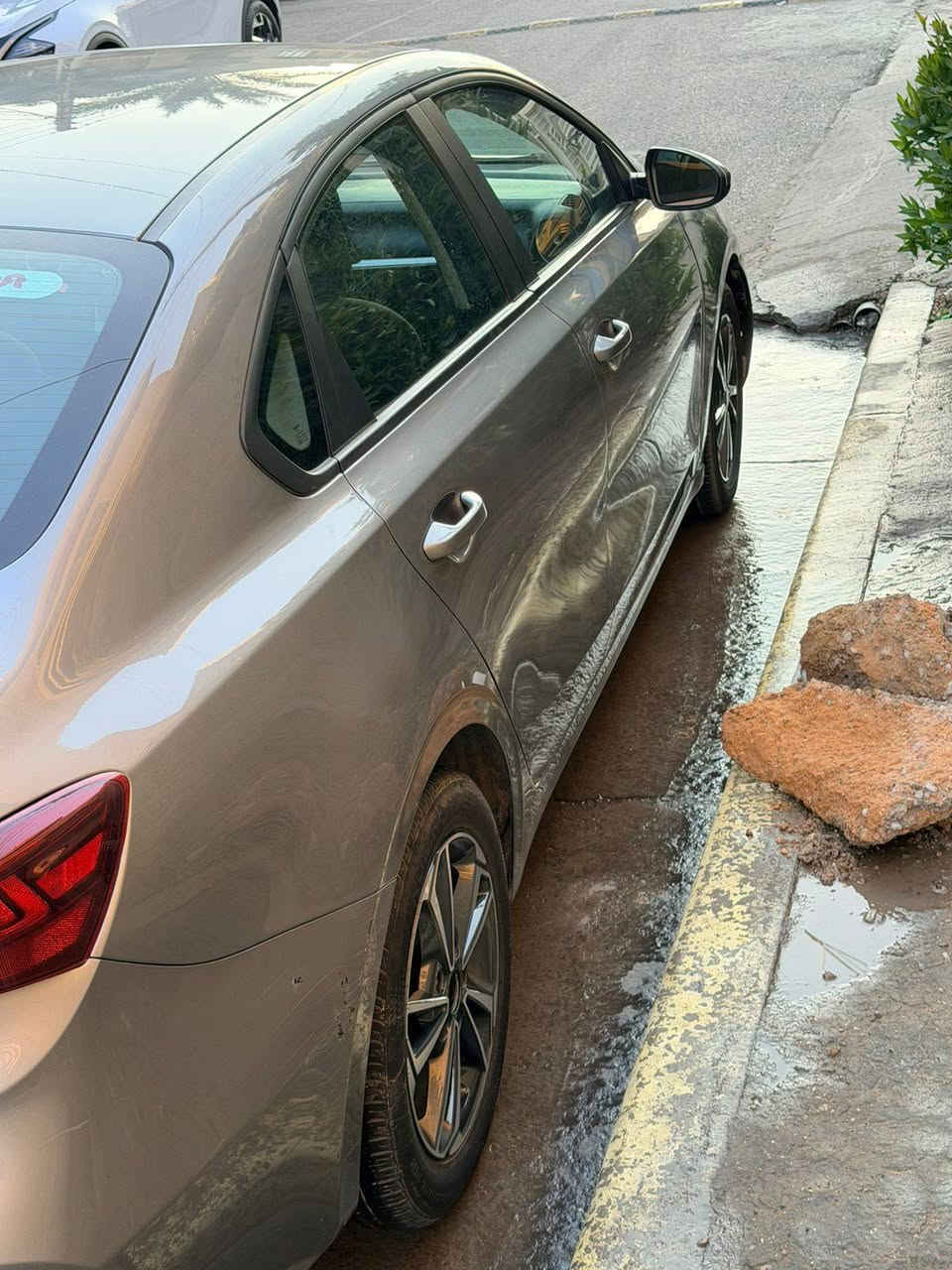 سلام عليكم 
فورتي موديل 24 وارد امريكي
ماشيه 156 mi
حادثها موضح بصوره قطعتين فقط
كير cft
نص مواصفات
رايدها 158 بيها مجال كلش بسيط 
مكان بغداد الكرخ
رقمي ***********
