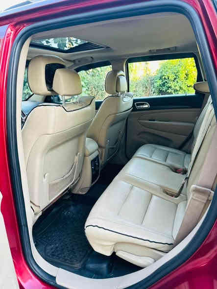 السلام عليكم 
جيب 2014 خليجي 
السيارة بيها باب مبدل اصلي نفس اللون فقط
مواصفات:-
فتحة 
داخل جلد بيجي
كامرة + حساس خلفي
كراسي ثنين كهرباء 
دفع رباعي 4*4 
مري كهرباء 
لايت ليد امامي 
لايت فول زينون 
ماوس 
اشارة مري 
السيارة نظيفة جداً ما بيها اي نقص 
السعر 215 وبيها مجال جداً بسيط 

*********** بغداد
