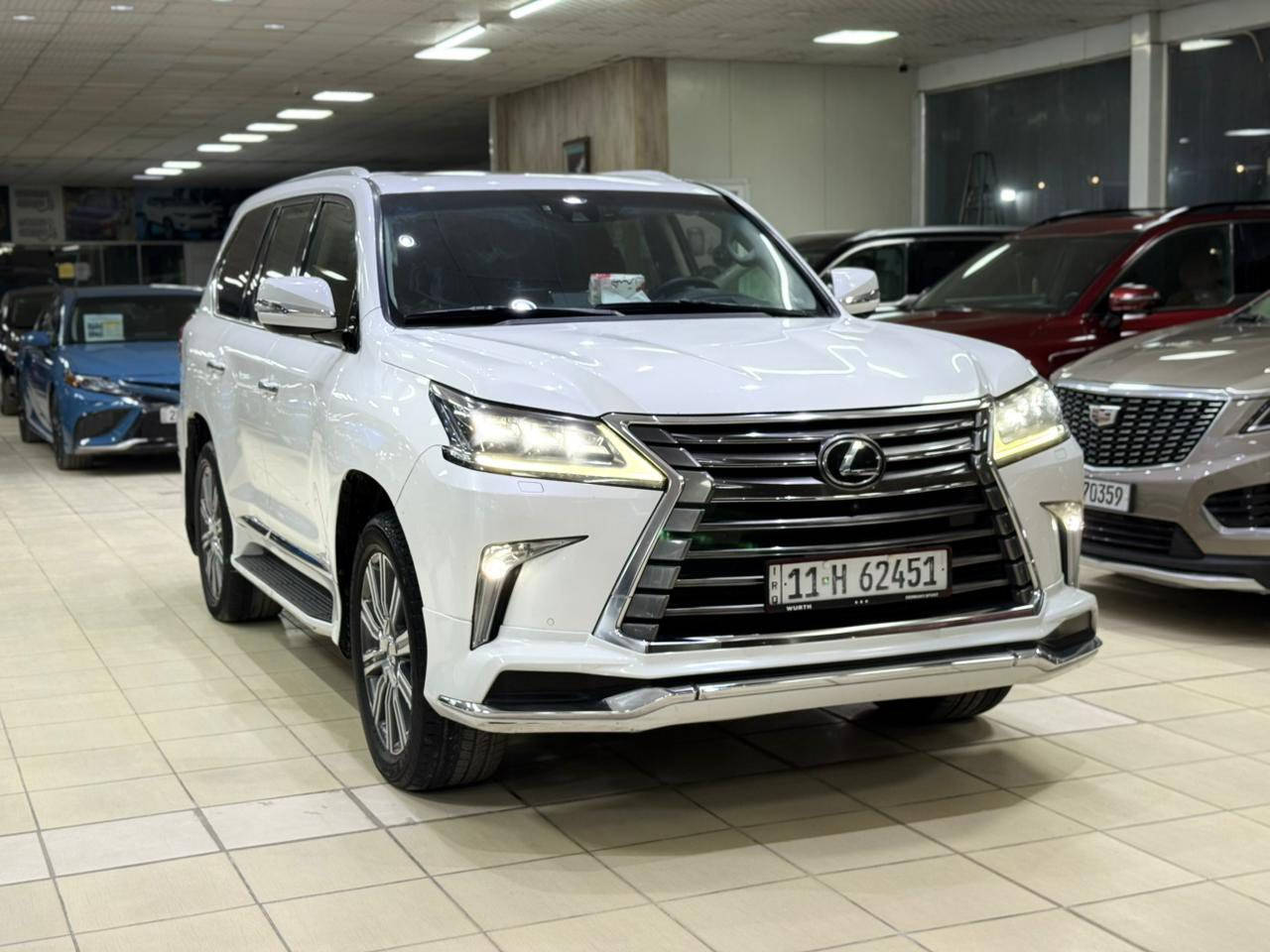 للبيع اللبيع 
لكزس LX570 (2017) 
الموديل : سبورت بلس
 رقم بغدادبسمي
السيارة جديدة ونظيفة وبعدها بالجيس كفاله 
 بصماته اثنين + كارت ضمان

 داخلية أحمر مميز ومرغوب
 كشنات جلد كهرباء مع تدفئة وتبريد
 كشنات خلفية كهرباء + جنطة كهرباء
 حساسات أمامية وخلفية + سلايت
تشغيل عن بعد + 5 كاميرات + جكات
 ستيرن كهرباء + تحكم ستيرن
 مرايات كهرباء مع قلاب عند الرجوع
شاشات بالكشنات + شاشة أمامية
 كشنات خزن ميموري + أنظمة قيادة
 ثلاجة + شاحن لاسلكي + منافذ USB
 رادارات أمامية وخلفية وجانبية
تحديد مسار + دفع رباعي 4x4
 محرك V8 سعة 5.7 لتر )
السعر: 680
مكان تواجد السيارة: النجف 
رقم صاحب السيارة: ***********
