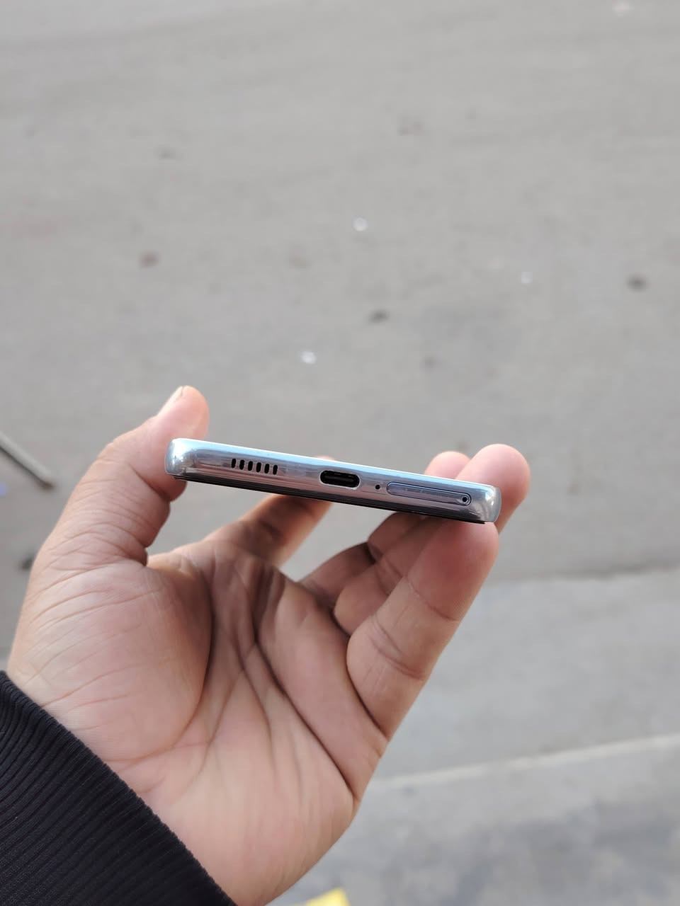 سلام عليكم _ * SAMSUNG A53 5G *
ذاكره (  8  /  256  ) بطارية 5000
مكاني بغداد سعره 250 الف تواصل *********** بدون ملحقات
