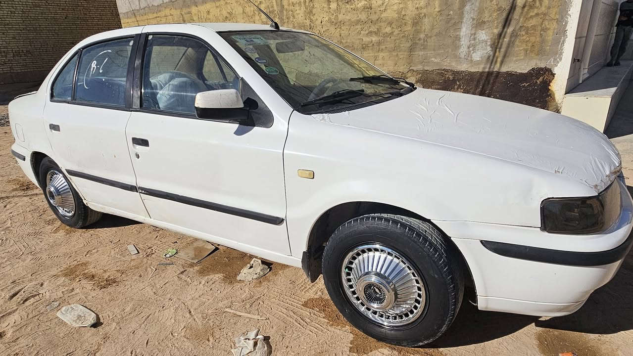 السلام عليكم سمند موديل 11 
سياره جاهزه كهربائيات تخم تاير حداديه 
كير ومحرك خير من الله 
سنويه ل 27  راعيها موجود متواصل وياه 
دواخل حلوه  شوفت عينك مكان السياره النجف الاشرف
السعر 36 وبيها مجال  ***********
