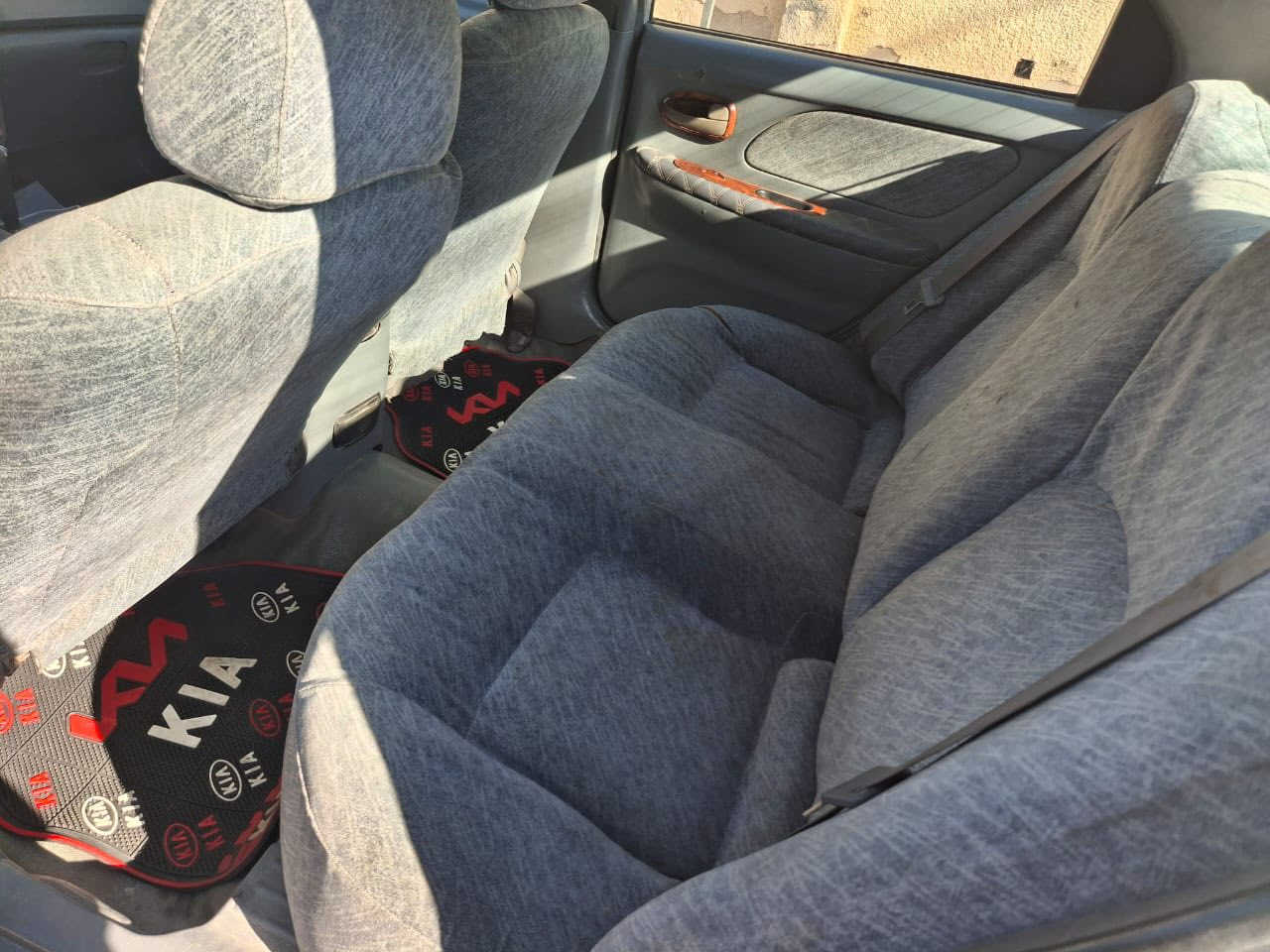 سلام عليكم سونتا منغولي موديل ٢٠٠٠  رقم بغداد بسمي مكينه ٢٠٠٠ صدر امامي خلفي نضيف مابيه ضربه قويه السياره مكينه ككير تبريد كله جديد فقط جارده السياره  السعر ٤٣ وبيه مجال مكاني بغداد حي الجهاد *********** فقط اتصال
