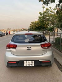 كيا ريو 2018 خليجي سلفر مكفولة من الصبغ والحادث عدا بارد بسيط ماشية 11...