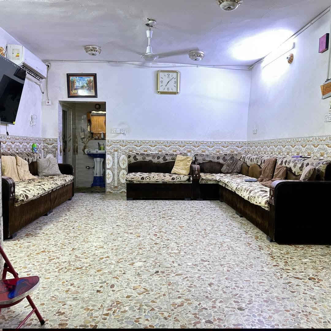 ⭕️ دار للبيع_ طابو صرف

⭕️الموقع / سنتر ع شارع حي الامام علي (ع) قرب المستوصف

⭕️سنة البناء /بناء قديم صالح للسكن

⭕️قرب المستوصف _ شارع 20 متر 

⭕️ المساحة - 200متر  مربع ✅ (10✖️20)

⭕️ يتكون من طابقين
يحتوي ع//5 غرف نوم 🛌 ➕هول➕صالة➕مطبخ➕مجمعات صحية 2➕كراج سيارة(***********
