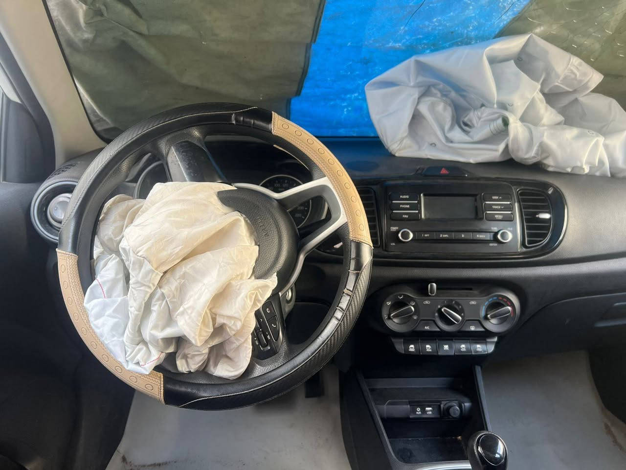 كيا (بيگاس) موديل 24 بأسم شركة 
اقساط ماشية 20 الف رقم بغداد والحادث واضح مكان السيارة بصرة - حي الحسين ،
رقم صاحب السيارة ‪***********
