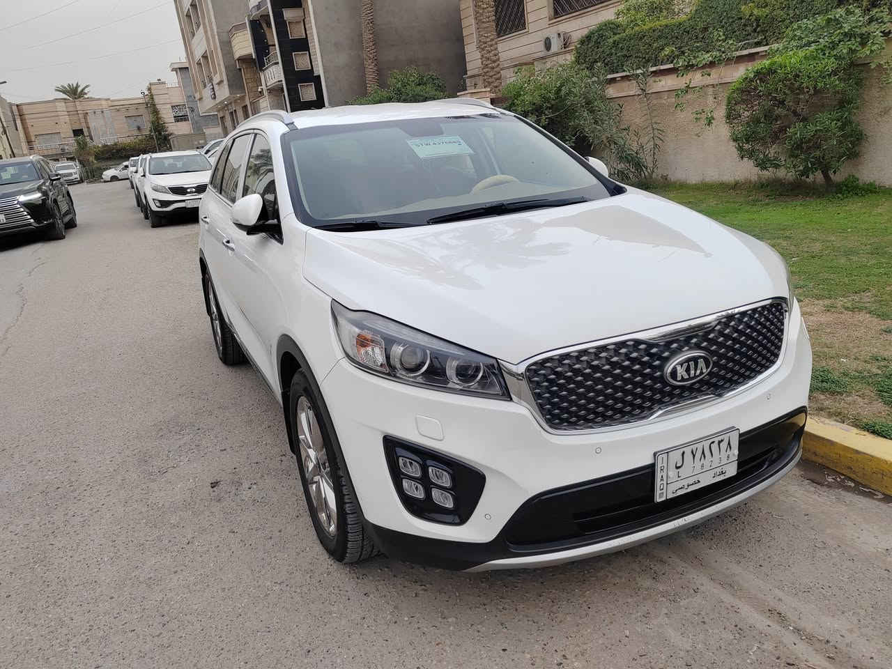 السلام عليكم  
كيا سورنتو موديل 2018 خليجي كفالة ماعدا بارد قليل بالباب خلف الصدر + شخط بنفس الجهة موضح بالفديو والصور + ملاحظات بسيطة 

حدادية جديدة جداً 
 رقم بغداد 
 مامتعوبة نظيفة  
  ماشية 80 الف وقابل للزيادة
مواصفات السيارة 
بصمات ابواب 
بصمة تشغيل عدد 2
بصمة باب الصندوق 
صندوق كهرباء مع شفط
اشاير بالمري 
المري شفط
كامرا خلفية دوارة 
ويل كروم 19
نظام ترحيب  
زركات لايت
لد امامي
لد خلفي 
كشافات ضباب امامي 
كشافات ضبابي خلفي
حجم المكينة 6 سلندر المرغوبة
بردات تضليل خلفية بلادية 
كشنات جلد بلاديه
كشنات 2 كهربائي
مخارج اواكس يو اس بي
عدد المقاعد 7 راكب 
حساس امامي 
حساس خلفي 
مساعد ركن السيار
ستيرن كهرباء 
تحكم ستيرن  جهتين
نظام ايكو 
نظام سبورت 
نظام نورمال 
تبريد 3 قطع  ثلج الحمدلله 
ومواصفات اخرى 
مكان السيارة بغداد زيونة 
رقم الهاتف *********** 
السعر 235  وبيها مجال بسيط
للطيبين
