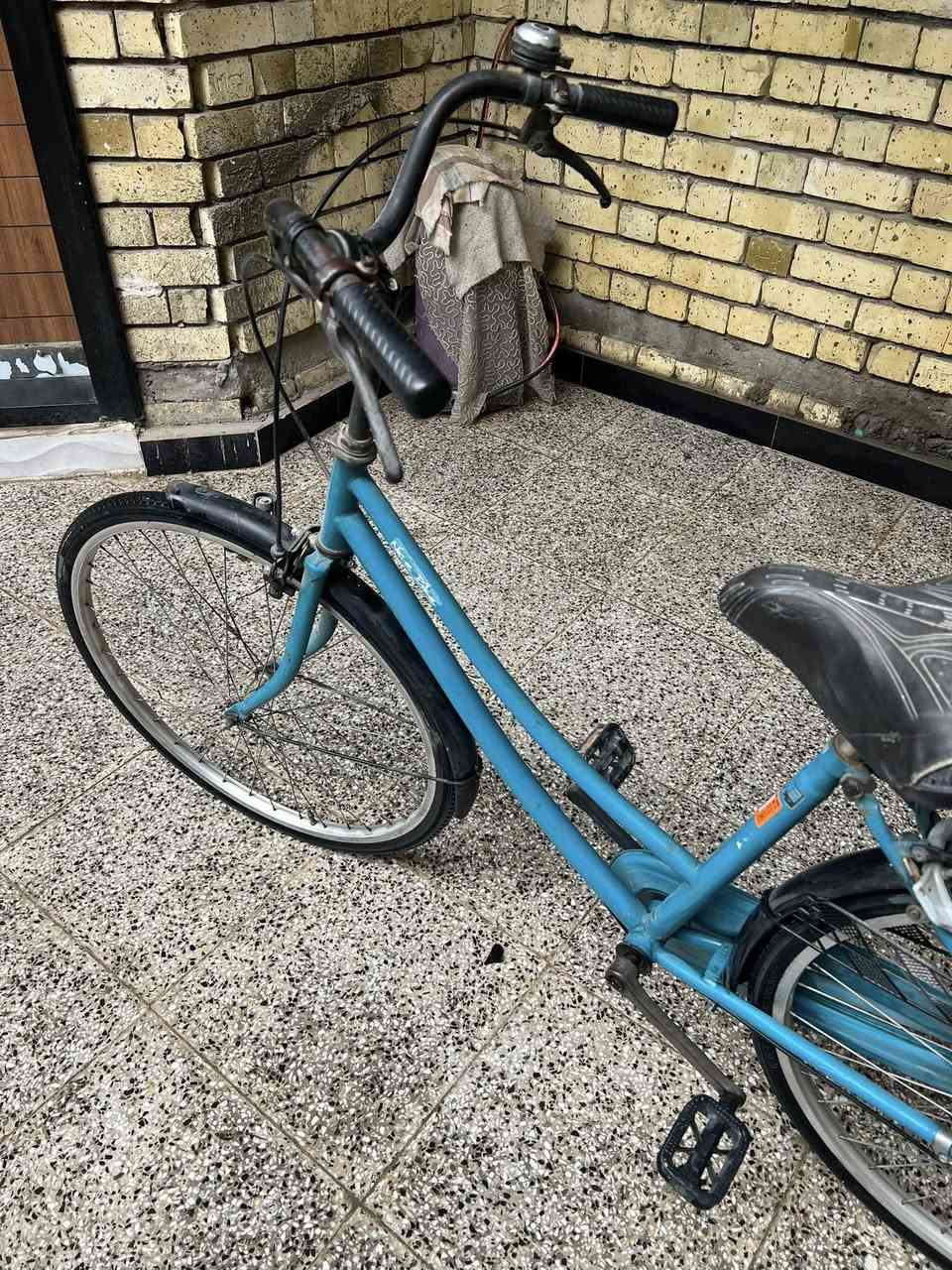 سلام عليكم باسكل مال باله جديد الباسكل لون مميز حجم26سعر90وبي مجال مكاني بغداد شعله رقم***********
