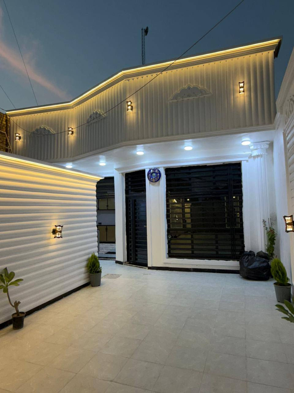 اللهم صل على محمد وال محمد 

دار سكن للبيع بناء حديث سنه البناء 2025 طابقين كونكريت مسلح 

زراعي سند 25 تحويل بإسم المشتري 

 يباع مع الأثاث كامل 

ط1

غرفتين وصاله ومطبخ واستقبال صحيات داخل وخارج طارمه وكراج 

ط2 

غرفه صاله 

للاستفسار ***********

***********
