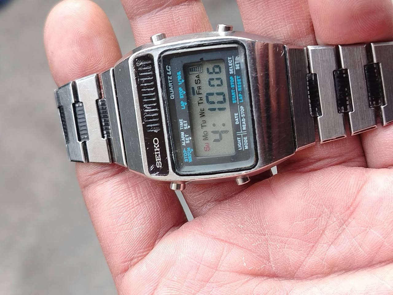 من رخصه الادمن الطيب نوادر الساعات الإلكتروني   ساعة  من سيكو  كوارتز رقمية عتيقة من الفولاذ المقاوم للصدأ. تشمل ميزاتها الرئيسية متعدده كرونوكراف 
تمثل تقنية رائدة من عام 1978.
هيكل وحزام من الفولاذ المقاوم للصدأ   مهتم يراسلني خاص ويدلل يوجد توصيل لكل العراق وجمعه مباركه


**إذا كنت صاحب هذا الإعلان وتريد حذفه لأي سبب، رجاءا أرسل رسالة إلى الدعم الفني**