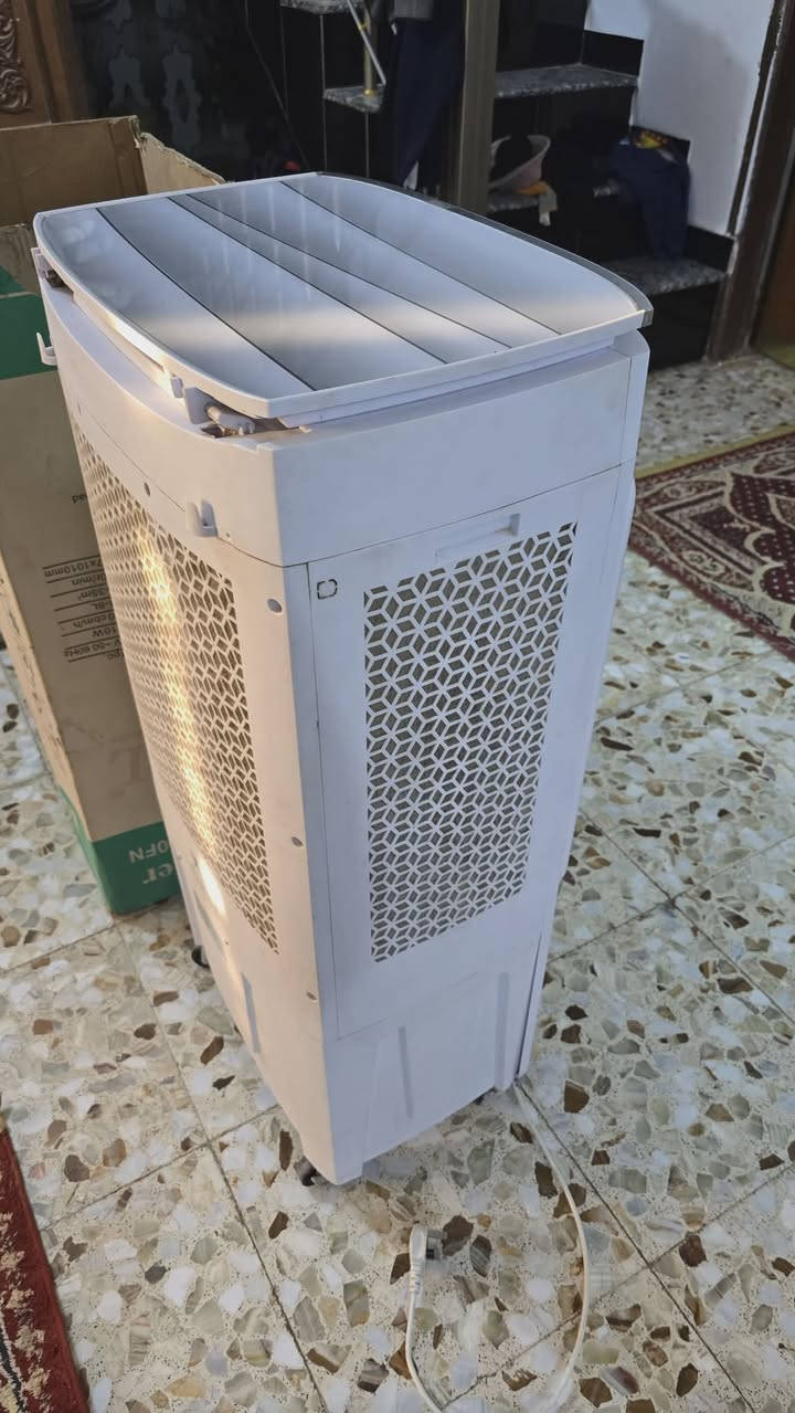 السلام عليكم
مبرده بلاستك للبيع استخدام اسبوع فقط 
جديده بالكارتون 
لتواصل 
***********
السعر 90 بيه مجال بسيط للشراي
