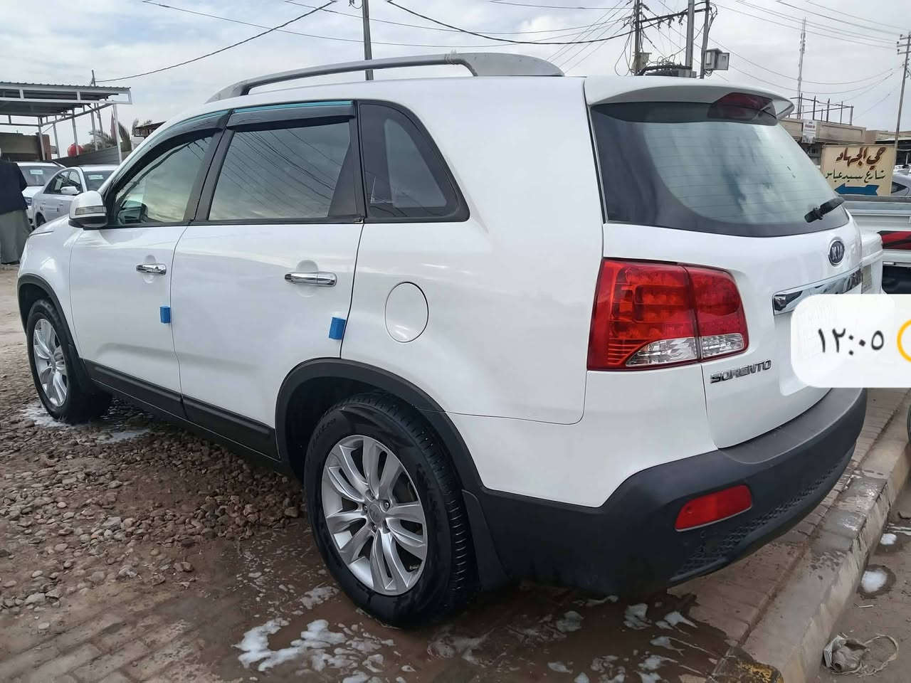 السلام عليكم عندي سورنتو للبيع موديل ٢٠١٢ مكفول من صبغ بارد تبديل سياره جديد معنه رقم بغداد تحويل ثاني مكينه سته سلندر كله على وضع شركه مكان سياره واسط قضاء الصويره سعر سياره ١٧٣ وبيه مجال بيسط كلش شراي يتصل ***********
