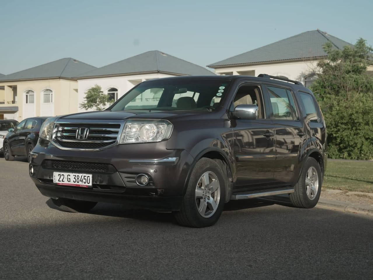 السلام عليكم،
للبيع هوندا بايلوت -  Honda Pilot موديل 2013. 

- لون السيارة اسود بيتنجاني.
- السيارة 7 راكب.
-  داخل السيارة بيجي.
- حساسات أمامية وخلفية.
- كاميرا خلفية.
- تبريد ياباني ثلج.
- ماشية 267 ألف كم.
- دفع رباعي (4WD)
- واسعة وعملية للعائلة والسفر
- نظيفة من دواخل و كشر خارجي.

السيارة مطلعها زيرو من شركة هوندا أربيل صاحب واحد.
ومكفولة من الصبغ عدا ربع جاملغ كما موضح بالحادث.

✅ المكينة مكفولة
✅ الكير مكفول
✅ الحدادية مكفولة

السيارة معروفة بالقوة والاعتمادية، وبيها مواصفات هواية بهذا الموديل.

السيارة بأسمي تحويل ثاني يوم.

💰 السعر: 12,500 دولار
📞 للاستفسار: ***********
*********** أربيل, العراق
