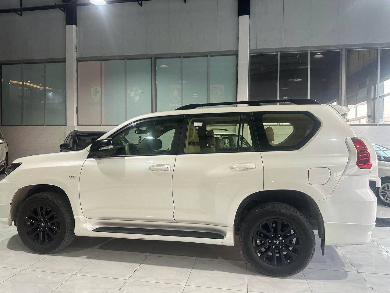 للبيع برادو 2023 مكفولة عدا رصعة خفيفة جدا رقم اربيل بأسمي ماشية 40 الف
مكان السيارة بغداد 
*********** بغداد, العراق
