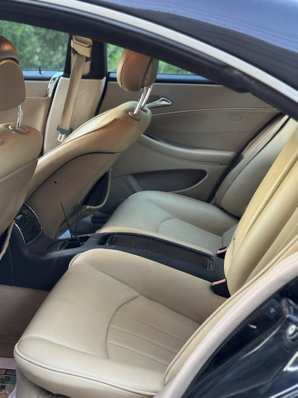 Cls amg v8 2006للبيع او للمراوس حسب القناعه
فول مواصفات للاخير ١/١ 
محرك جديد لك عله ايدي مبدله 
مكينه 500s غواصه بلادي 
كير 6نمر zf 
كل غراضها غواصه و211
سياره قويه جدا 🚀🚀
ثلاث وضعيات قيادة سبورت وايكو وعادي 
ويل amg بلادي 
تحكم كشنات خزن ميموري 
شاشه amg بلاديه 
تجاوي خلفيه قلاب 
برده خلفيه 
اناره داخليه ليلة
مري قلاب بوضع r 
تحكم ستيرن 
اشاير مري 
وبيها بعد هواي مواصفات 
بيها نقوصات بسيطه صدر خلفي ترتيب بوش فقط وبلكات وواشر قبغ ولفات فقط 
السعر 125 وبيها مجال بسيط 
مكاني بغداد الدوره 
***********
