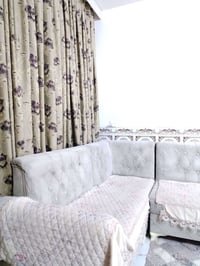 ديوان • ٩ مقاعد • قابل تفاوض