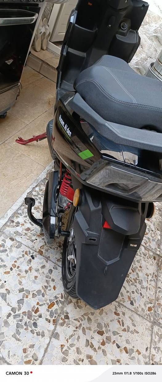 السلام عليكم ورحمه الله وبركاته
دراجه شحن نوع سكنس فول مواصفات ملفها 2500 بطاريات عدد سته كل بطارية 32 امبير سرعتها 70 حقيقي دراجه ما ماشيه هواي نضام البك و بلوتوث بريكات مضبوطه كذالك البطاريات ما متعوبات نضافه فول 
الاستفسار عبر الرقم ***********
مكاني بغداد
