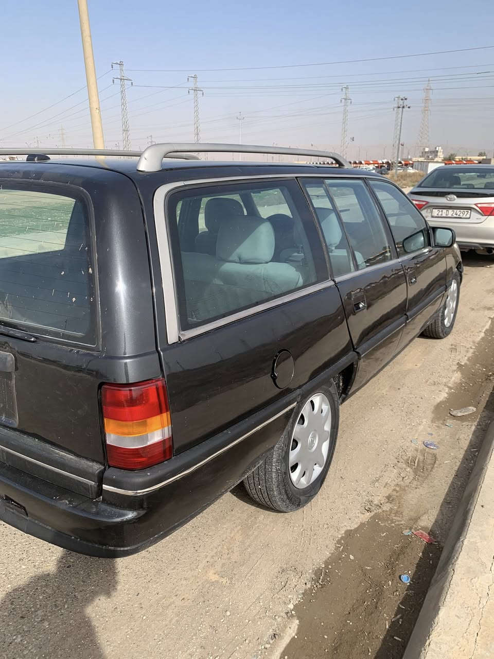 سلام عليكم عندي اوبل اوميكا موديل 90.رقم كركوك.كير ومحرك شرط لاصرف ولابخار سيارة صبغ عام لل جمالية فقط بدون ضربة بدون خياس صدر امامي وخلفي كلة جديد 4اطارات وباتري كلة جديد كونترول قفل مركزي 
مكاني بيجي 
***********
