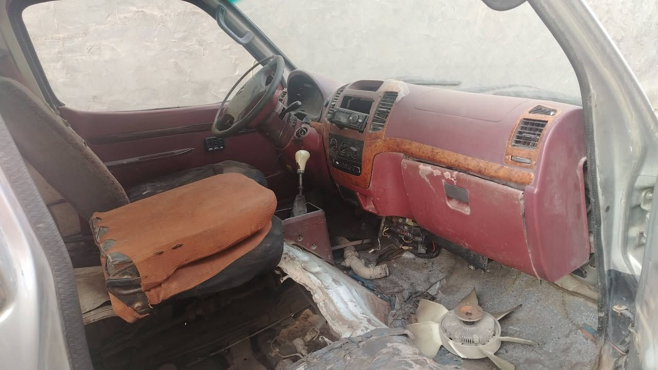 كوم حديد فوتو الوان 2012بدون أرقام بدون سنويه سياره مابيها مكينه وكير فقط غرفتها كشناتها نضيفه جامها نضيف اكسل حداديتها نضيفه. بغداد الحسينيه ***********
