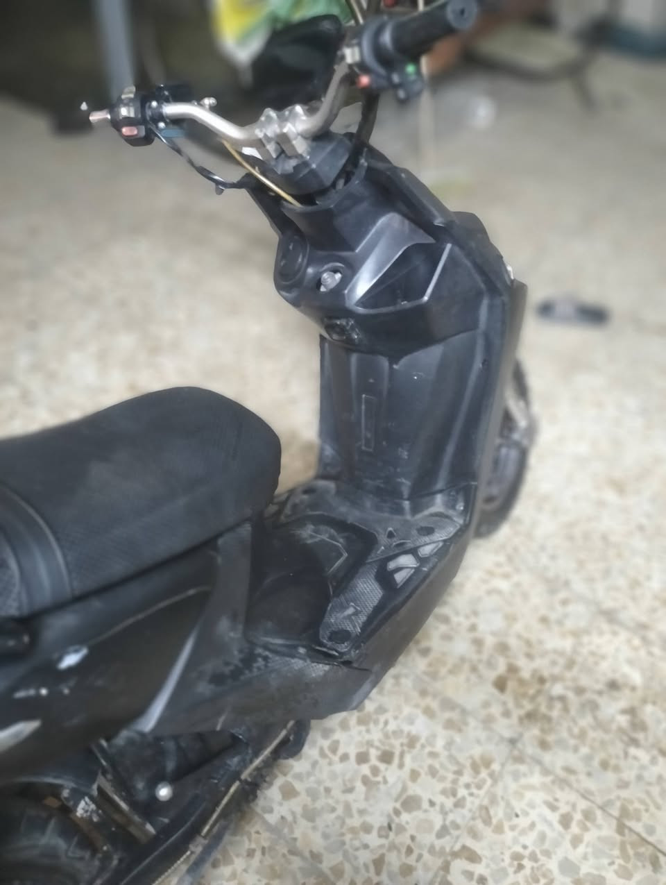 السلام عليكم عندي دراجه سكنس جبلي حديث(شحن)الدراجه استعمال البطاريات 65÷بل ميه دراجه شلعه كلش قويه حساسات كلها مفصوله فقط السرع 3والايت والهورن فقط دراجه تمشي السرعه 70كم الدراجه قويه تمشيك8كيلوات طبعا كل سرعه ومشيتها والملف3000 وعدد البطاريات 6السعر500بيها مجال للطيبين للاستفسار او ادخل خاص ***********
