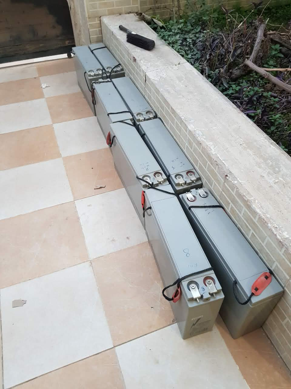 السلام عليكم 

بطاريات طاقة شمسية مستخدمة للبيع .. 150 امبير / ساعه  . موصفاتها موضحة بالصوره العدد 8  . يرجى التواصل على الواتس اب على الرقم . 

***********
