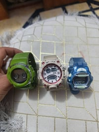 ساعات إلكترونية • قطعتين • شغالة ونضيفه