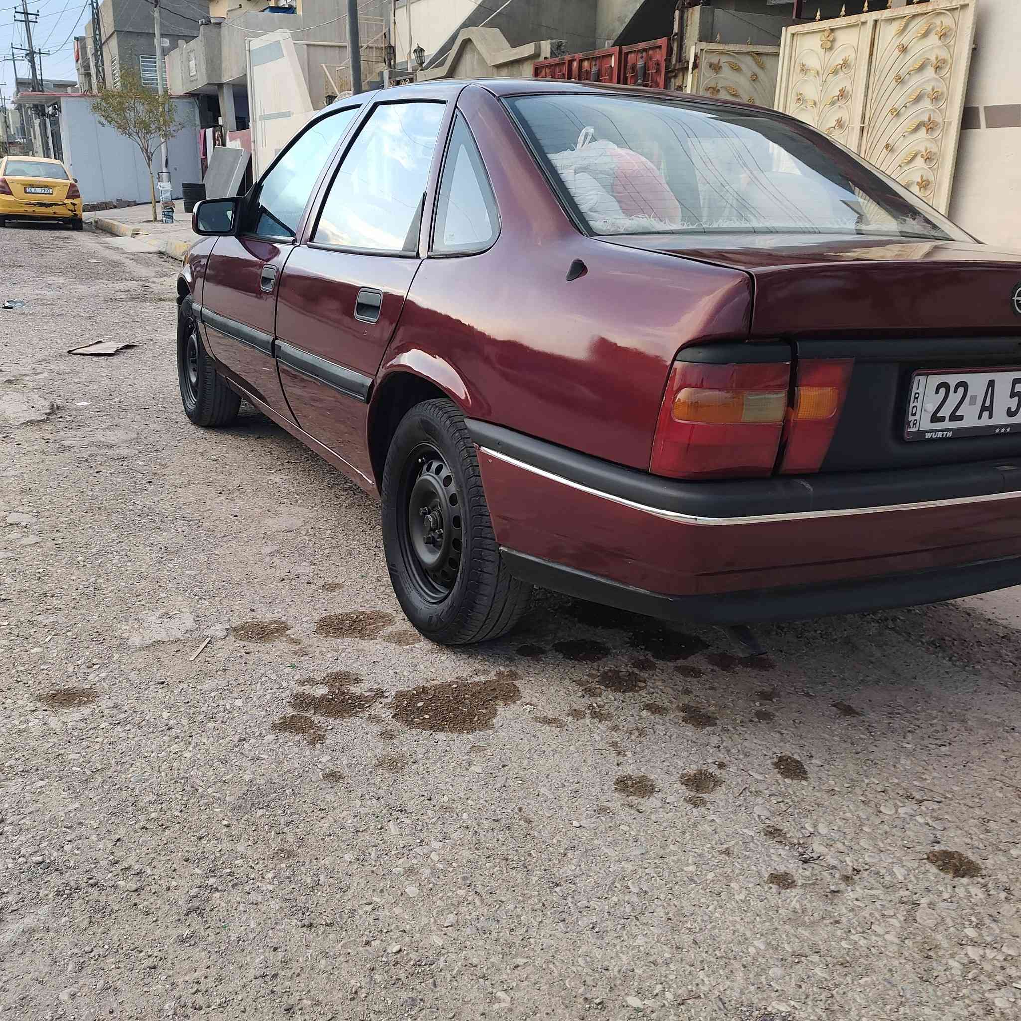 السلام عليكم اوبل فكترا موديل ،1990 حجم 18 سياره بدون ضربه بدون تبديل صبغ عام جمالية قبل 20يوم صبغته 
سنويه منتهيه قبل 7اشهر  رقم اربيل دولي 
مكان السياره كركوك داقوق للاستفسار الاتصال على *********** ما متواجد بل فيس السعر 37 وبي مجال بسيط
