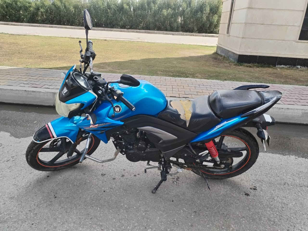 هوجي موديل 2019 بلادي ماشي 25 الف حقيقي مسجل سنويه ورقم كامل البيع السعر مليون 800 وبي مجال مكاني رمادي شراي يتصل ***********
