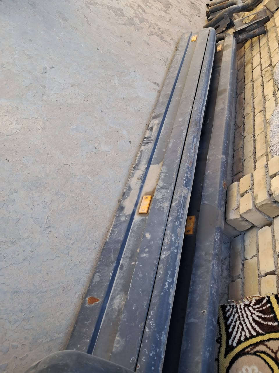 ***********
***********
