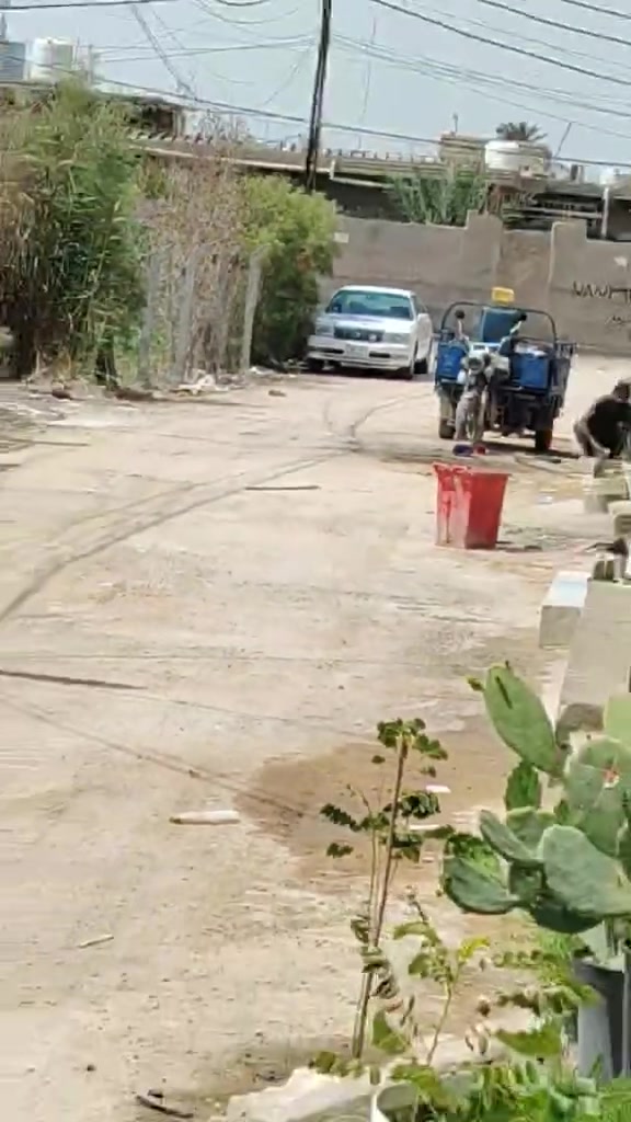 السلام عليكم ورحمة هيكل ٢٢٠ متر البناء واصل للسقف 
يحتوي على ٢ غرف ٢ مطابخ حار وبارد واستقبال وصاله و٢ تخاريج خارجي وداخلي اساس صب مثل ما واضح 
شارع تبليط ماي مسحوب الها مي كهرباء قريبه مكانها شارع المعمل مقابل مدرسه الشهيد علي الرماحي  سند ٢٥
 
 واتساب  ***********
