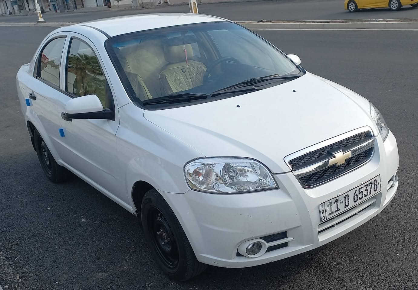 السلام عليكم ورحمه الله وبركاته
 
افيو ٢٠١١ شركه عامه مشروع وطني رقم بغداد دولي انكليزي 
محرك 1400 مفتوح كير اوتماتيك
سنويه جديده وهزه جديده باسمي المداور ثاني يوم
السياره كفاله كير ومحرك وكشر نضافه فول شرط الفحص
ماتصرف عليهه ولا دينار السياره حداديه صدر جديد
تبريد ثلج ويه السويج
باتري جديد
تخم تاير جديد قبل يومين
كامره دواره
شاشه فول
سنتر لوك ريمونت
دوشمه ارضيه جلد
دوشمه قماره جلد
كشنات جلد تلبيس
بيهه عده كامله طفايه ومثلث وجك والاسبير مثل ماموضح بالصوره
السياره بيهه طخه بالدوسه موضحه بالصوره 
السعر 80 ومجال كلش قليل حق الجيه 
مكاني العماره 
رقم موبايلي ***********
