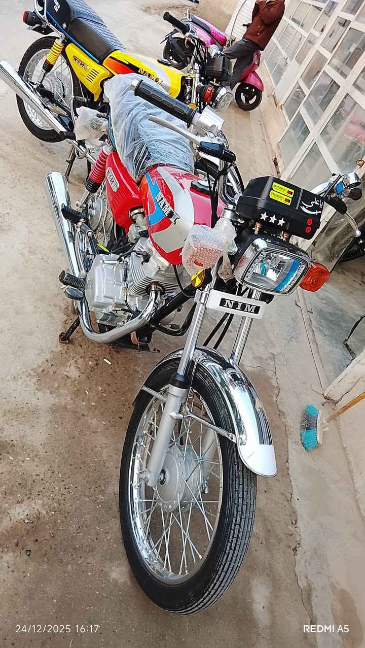 البيع دراجه نامه جديده حيل وكامله وكله شغاله مكينه كفاله مامفتوحه الدراجة انضف من  الصوره موديل 2025 المكان كربلاء الأمام عون السعر 625 وبيه مجال بسيط الرقم ***********
