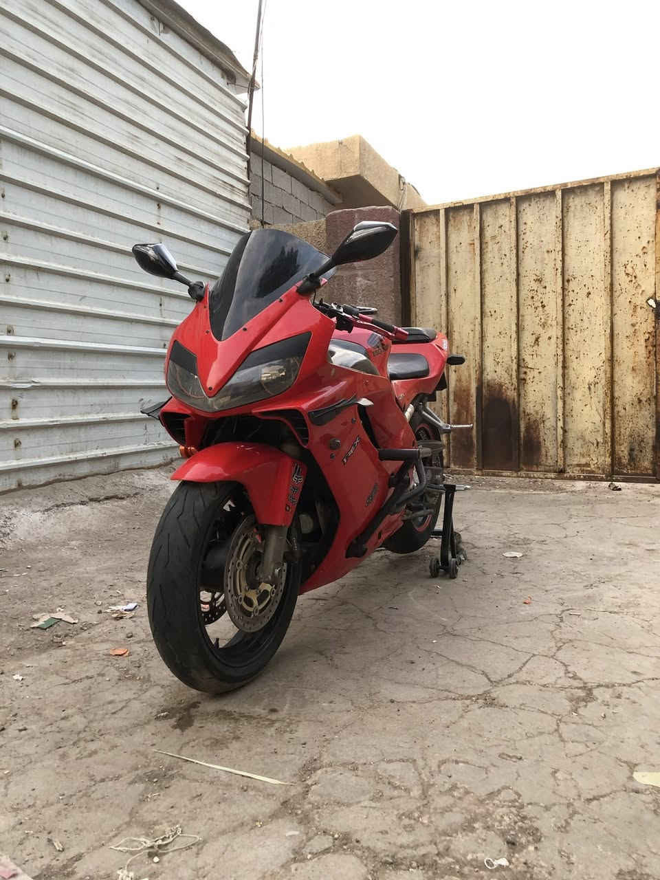 سلام عليكم
بطح هوندا افوراي600      2004

honda F4i 2004 600 cc

متروكة ووضعها موضح بالصور 
كوم حديد

كوم حديد 

بدون اوراق اسويلك مكاتبة واكفلها من السرقة 

كاطعة كرنك وطافية 

ماشية 43

تخم بلكات جديد

نوزلات ومجاول عليهم ادامة

رايدها  ب15 واليجي شراي ما نختلف    

بغداد-مدينة الصدر

***********
