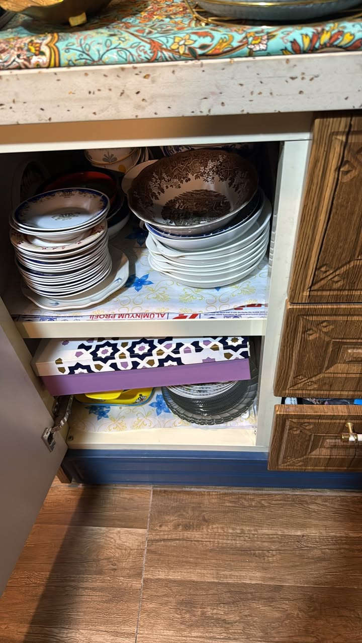 سلام عليكم كاونتر البيع نظيف مع فرن غير مستعمل دي سي ال وطباخ ايطالي ثقيل الاتصال ماسنجر او ***********بغداد
