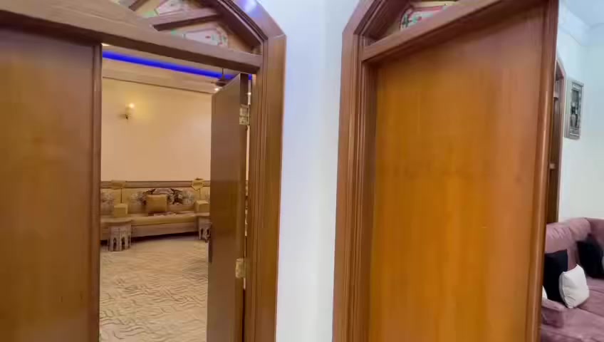 يعلن مكتب عقارات النورين عند وجود دار للبيع بناء حديث طابقين 
البصره بريهه خلف فندق البصره بسعر مناسب 
المساحه 400متر واجه 20متر طابو ملك صرف شارع 10 متر 
كراج /حديقه /استقبال /غرف نوم عدد 2 /صاله ومطبخ وصحيات 
الطابق الثاني //استقبال صاله غرف نوم عدد 5 وصحيات 
تفاصيل اكثر مراجعه عقارات النورين البصره الطويسه شارع السوق القديم 
***********
