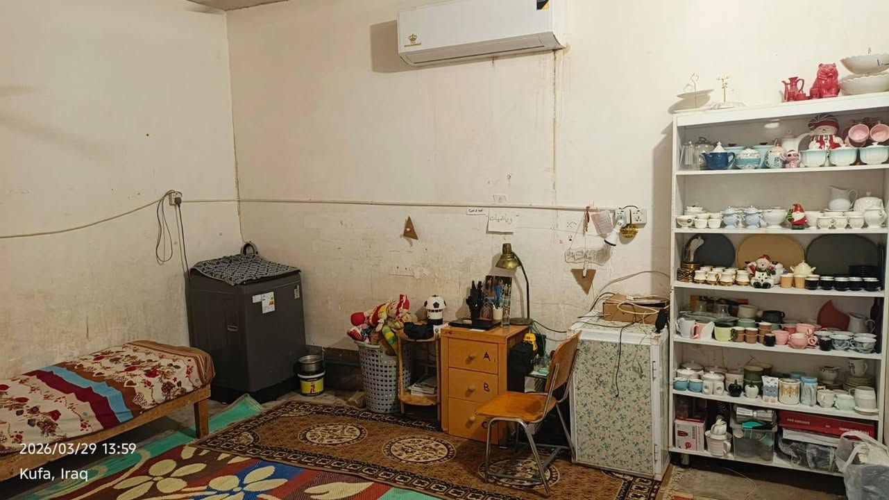 دار للبيع زراعي سند 25 اقرار محكمة المساحة 140م مربع يحتوي على غرفتين وصالة واستقبال ومطبخ حار وتخاريج  سقف عكادة  ماعدا الغرف الجوة ثنينهن سقف ساندويج وحدة من الغرف تصلح تستخدم ك مطبخ بيها ماي ومجري سنك  المكان علوة الفحل بداية  شارع معمل الموز الفرع يربط شارع معمل الموز وشارع العلوة الرئيسي
رقم صاحب الدار ***********
