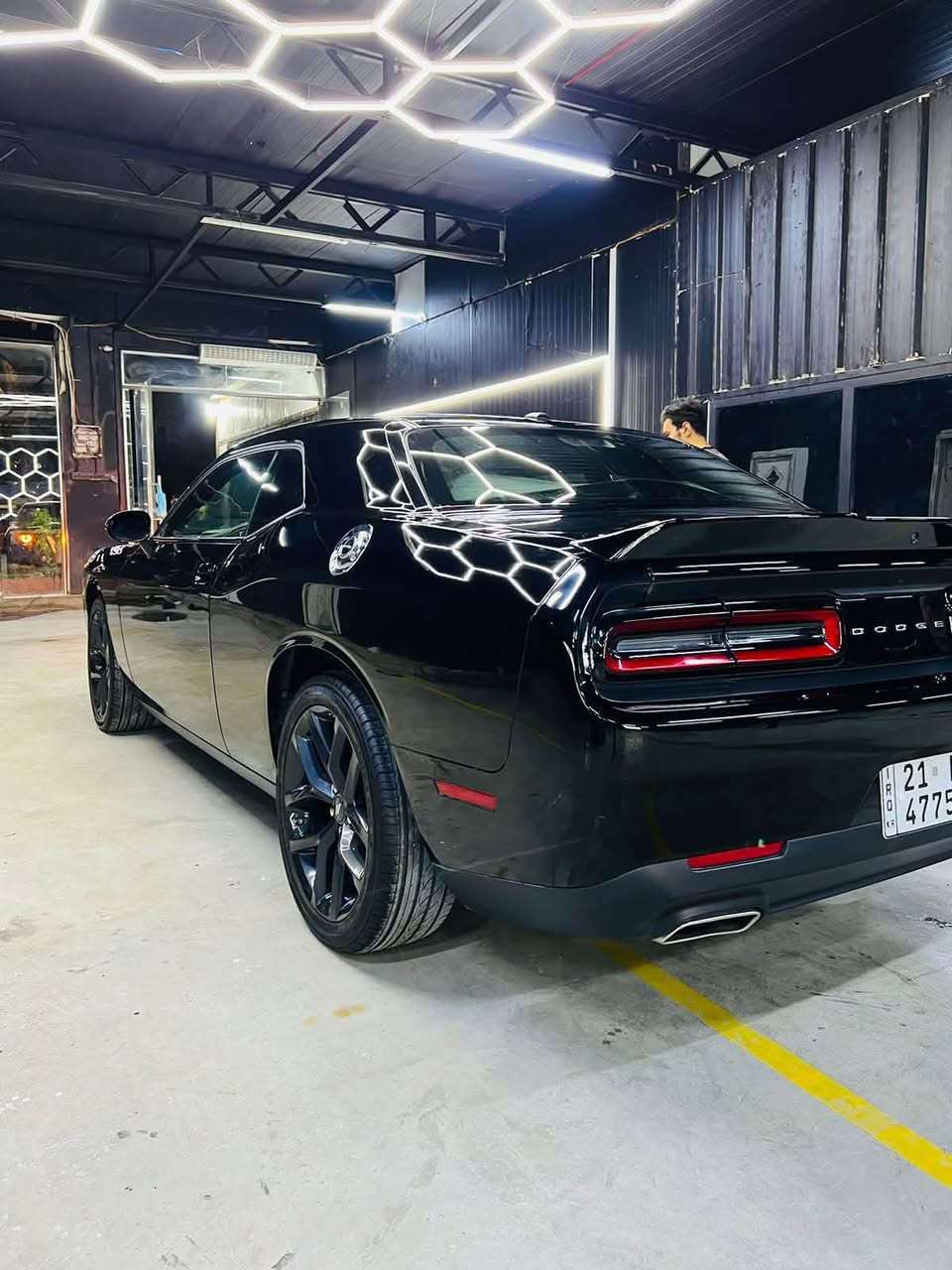 الـسـعـر (22) ألف دولار
دوج جالنجر 2022 SXT
 اللون الخارجي: أسود
 المحرك: 6 سلندر، بسعة 3.6 لتر (Pentastar V6) اقتصادي وقوي (303 حصان)
 الكير: أوتوماتيك 8 سرعات 
 اللوحة:  رقم سليمانية (تسجيل أول مرة بأسمي)

الحادث/  (سرقة) بنيد  والدعامية + الچاملغ الي بصف السائق

تبريد ثلج بشرط
تخم تايرات ياباني تم تبديلهم قبل 9 أشهر 

أنظمة الأمان والسلامة
 الوسائد الهوائية: وسائد أمامية، جانبية، وستائرية للصفين الأمامي والخلفي.
أنظمة المساعدة: مثبت سرعة، كاميرا خلفية.
أنظمة التحكم: فرامل مانعة للانغلاق (ABS)، نظام التحكم الإلكتروني بالثبات (ESC)، نظام التحكم بالجر (TCS).

المواصفات
ويل رياضي  20
شاشه و كامره دواره
كاربلي
اندرويد اوتو
كشنات حضن رياضي
كشن سائق كهرباء 
دكمه سبورت
كشنات السيارة مدوشمة لون ماروني
داخل السيارة كله مغلف نايلون اصلي أمريكي 
ملاحظة: عداد السيارة في امريكا 20 ألف ميل
حالياً (29) ألف ميل 

مكان السيارة/ بغداد الاعظمية

للاستفسار اتصل
***********
